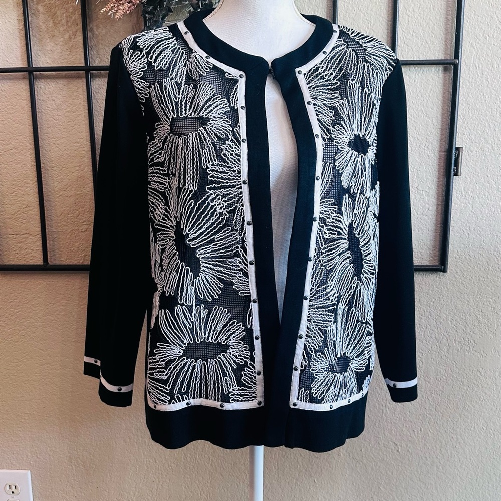 Ming Wang Black and White Floral Cardigan Sweater - Picture 2 of 10